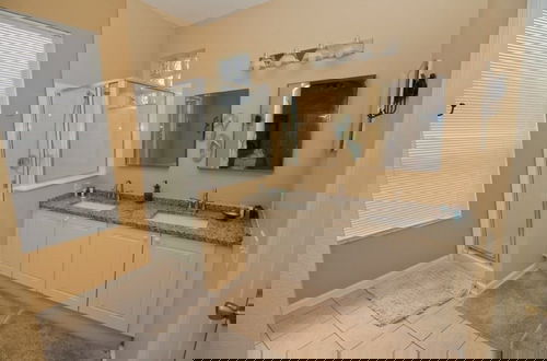 Foto 20 - Luxury Villa W/ Private Pool And Great Game Room 4 Bedroom Villa by RedAwning