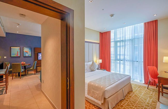 Royal Continental Suites - Foto 18