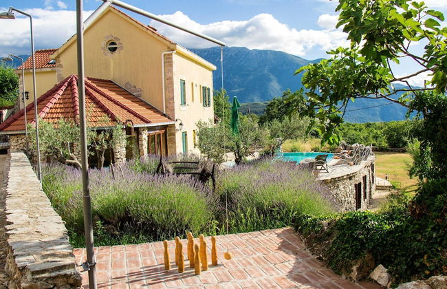 Authentic Dalmatian Hillside Escape With Pool, Sauna & BBQ - Photo 28