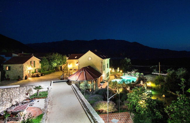 Authentic Dalmatian Hillside Escape With Pool, Sauna & BBQ - Photo 30