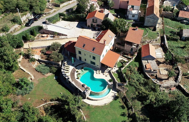 Authentic Dalmatian Hillside Escape With Pool, Sauna & BBQ - Photo 31
