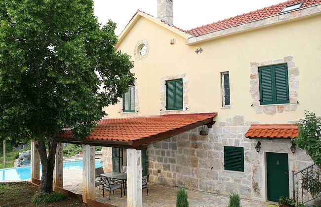 Authentic Dalmatian Hillside Escape With Pool, Sauna & BBQ - Photo 27