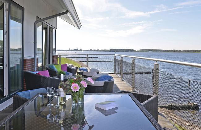 Waterfront Penthouse With Roof Terrace and Private Jetty - Foto 74