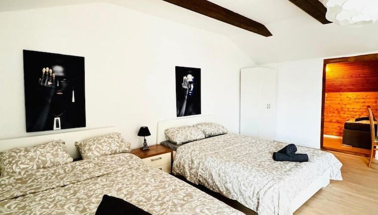 Foto 1 - 7 private Rooms in a spacious Villa