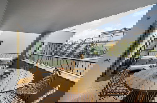 Foto 16 - Urban Oasis: Modern Living With Parking & Ac