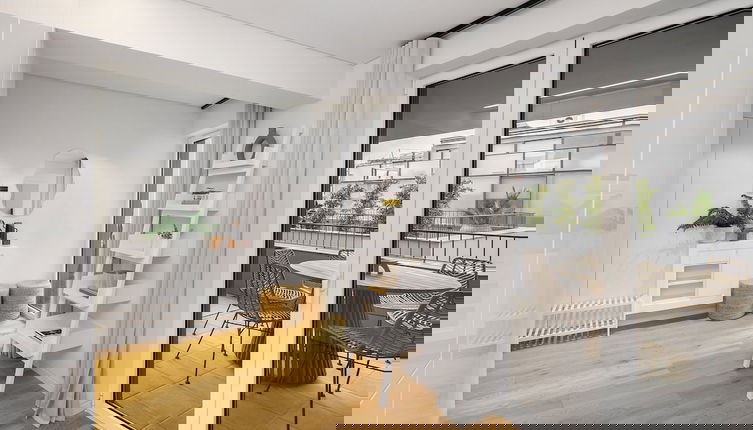 Foto 1 - Urban Oasis: Modern Living With Parking & Ac