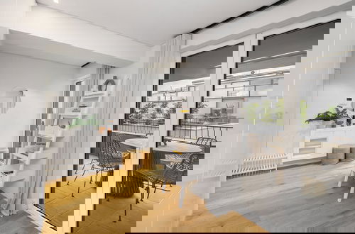 Foto 1 - Urban Oasis: Modern Living With Parking & Ac