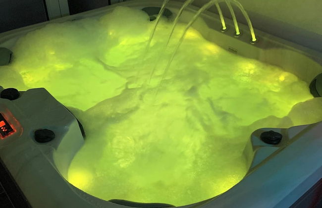 Charming Retreat With Hot Tub & Sauna Sleeps 4 - Foto 26