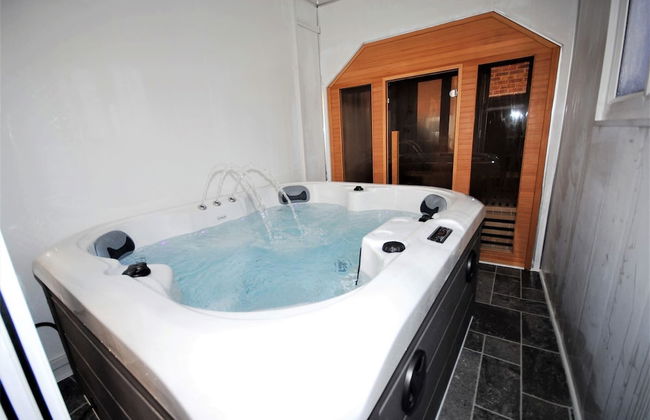 Charming Retreat With Hot Tub & Sauna Sleeps 4 - Foto 36
