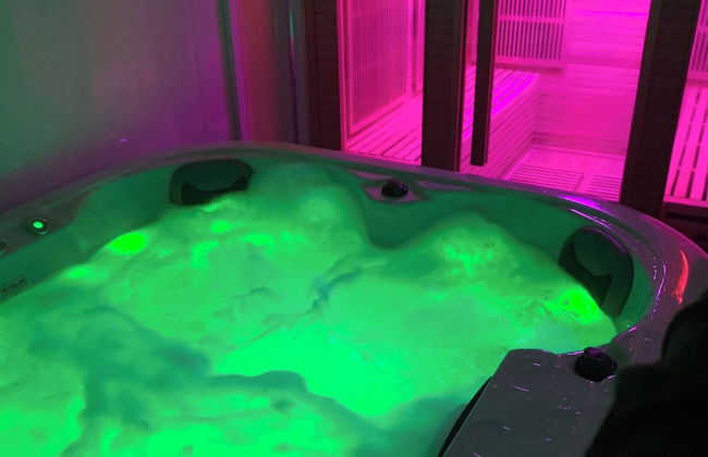 Charming Retreat With Hot Tub & Sauna Sleeps 4 - Foto 32