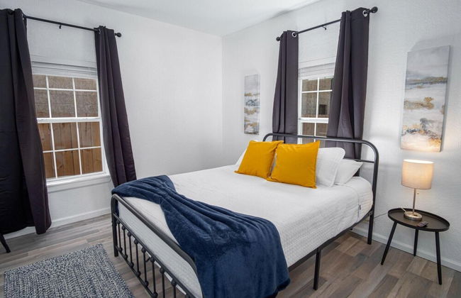 Charming 4BR 2BA Only 5 Mins Downtown Riverwalk - Photo 15