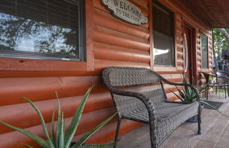 Photo 2 - Pet Friendly Cabin 4 - 15 Minutes From Magnolia and Baylor