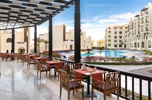 Photo 20 - Beachfront in 5 Star Hotel With Reef Hurghada