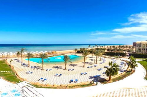 Photo 25 - Beachfront in 5 Star Hotel With Reef Hurghada