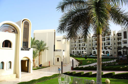 Photo 34 - Beachfront in 5 Star Hotel With Reef Hurghada