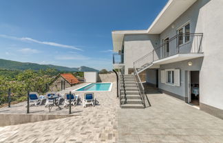 Foto 1 - Vacation House With the Pool, Near River Cetina