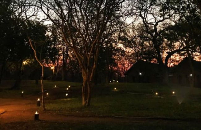 Charming Bush Chalet 1 on This World Renowned Eco Site 40 Minutes From Vic Falls Fully Catered Stay - 1975 - Foto 8