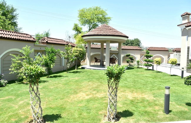 Entire 6-bed Garden Villa - Photo 13