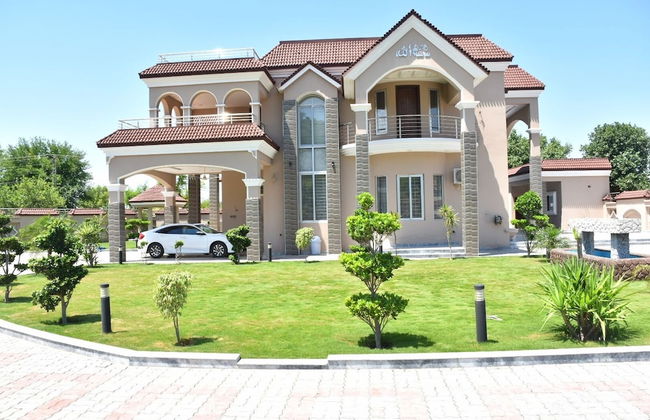 Entire 6-bed Garden Villa - Photo 1