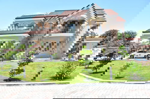 Photo 1 - Entire 6-bed Garden Villa