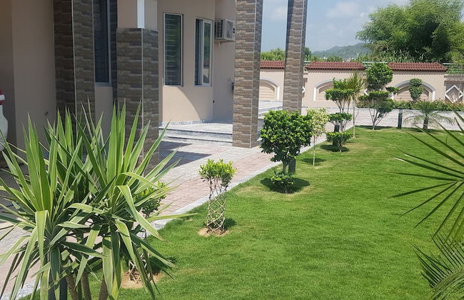 Entire 6-bed Garden Villa - Photo 5