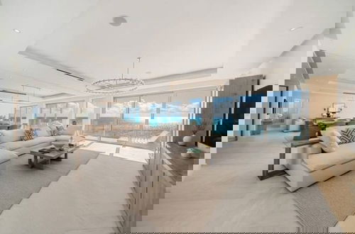 Foto 3 - Luxury 4-bedroom Oceanfront Oasis