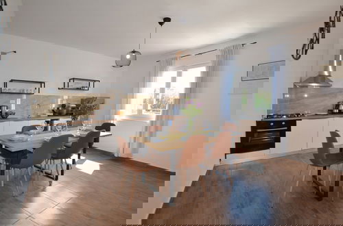 Foto 38 - Lush and Sweet Escape Apartments