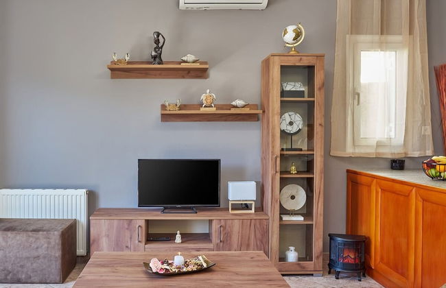 Middle Of Crete Apartment - Photo 26