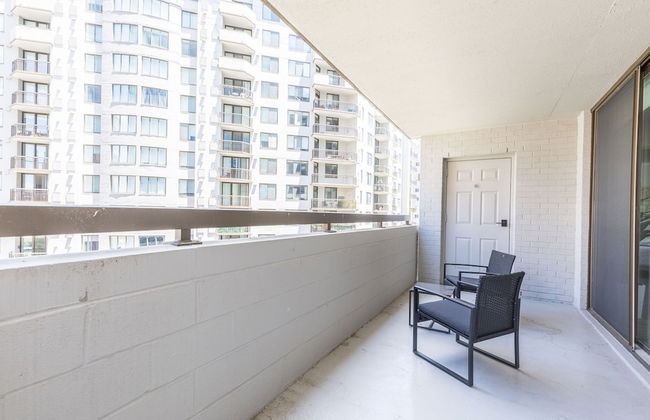 Elegant 2BR Apartment Minutes From DC - Foto 75