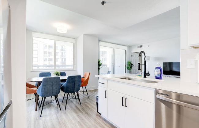 Elegant 2BR Apartment Minutes From DC - Foto 48