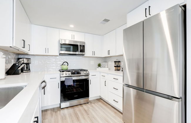 Elegant 2BR Apartment Minutes From DC - Foto 49