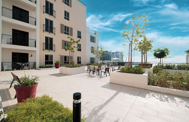 Quiet Place 1BR La Rive 2 Jumeirah - Photo 16