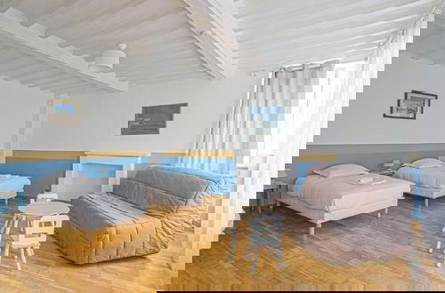 Photo 3 - Spacious Holiday Home With Garden