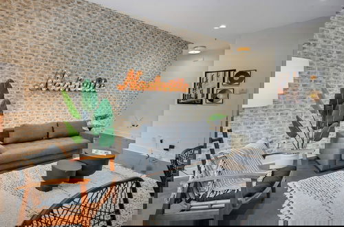 Foto 13 - Modern Loft Near West End!