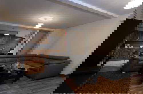 Foto 8 - Swanky Apartment