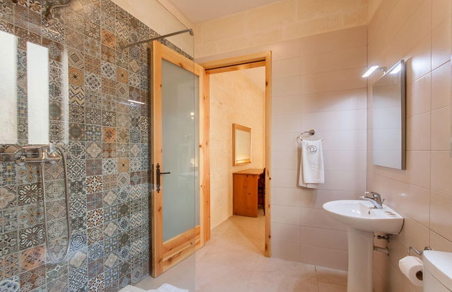Naduri Beautiful Gozitan Villa Pool - Photo 38