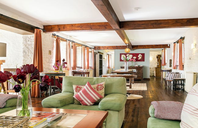 Stunning Barn Conversion - Rural Setting - Photo 9