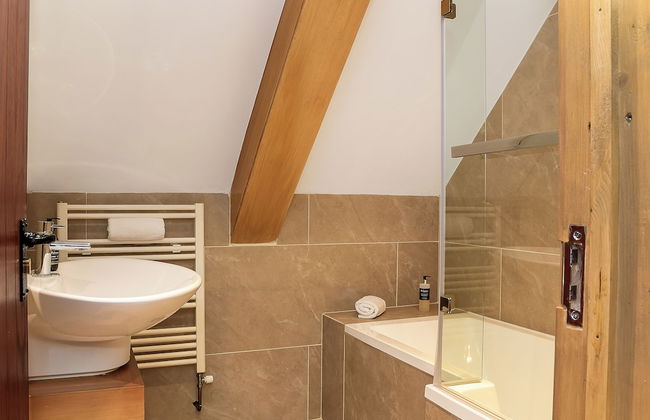 Stunning Barn Conversion - Rural Setting - Photo 12
