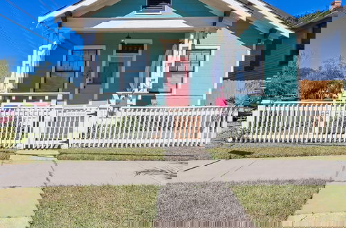 Photo 42 - Vibrant Bungalow 2 Minutes to the Beach