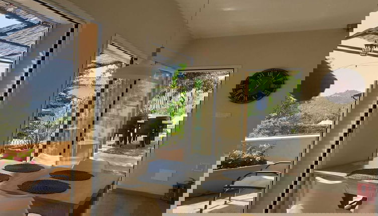 Foto 1 - Chic Coastal Hill Escape