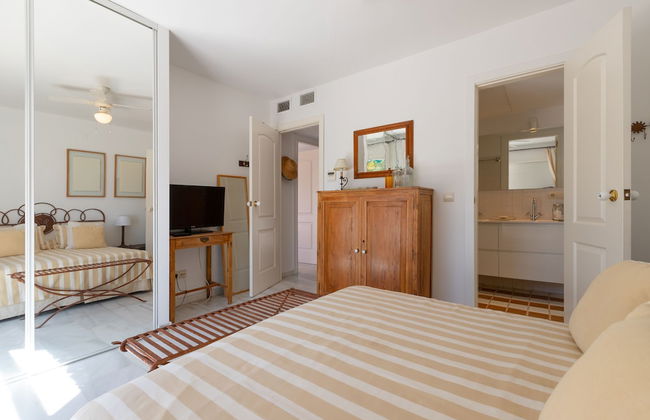 Lunamar in Marbella With 4 Bedrooms and 3 Bathrooms - Photo 19