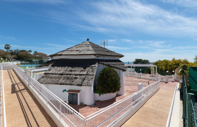 Lunamar in Marbella With 4 Bedrooms and 3 Bathrooms - Photo 26