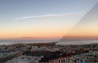 Foto 3 - Enjoy Sunsets at Fully Equipped 2BR Oceanside View