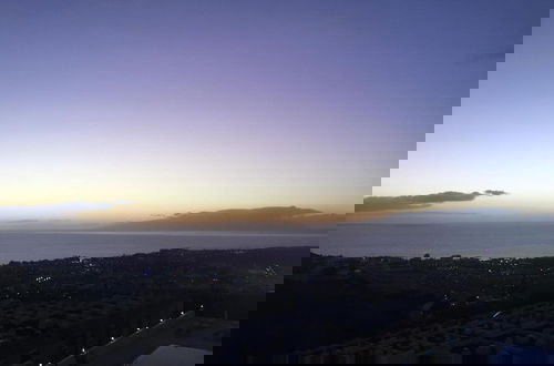 Foto 4 - Enjoy Sunsets at Fully Equipped 2BR Oceanside View