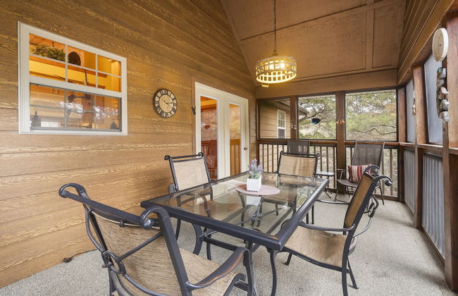 Creekside - 2 BDR Resort Cabin in Epic Location! - Foto 23