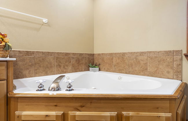 Creekside - 2 BDR Resort Cabin in Epic Location! - Foto 17