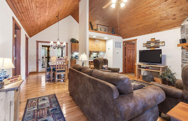 Creekside - 2 BDR Resort Cabin in Epic Location! - Foto 12