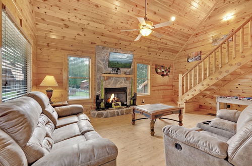 Foto 8 - 3 BDR Log Cabin in Cozy Resort w/ Private Hot Tub