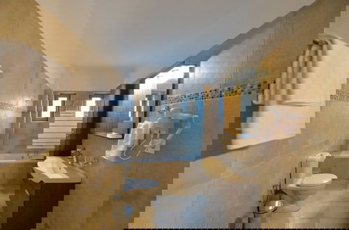 Foto 10 - Avia Blue Maisonette - Steps From the Sea