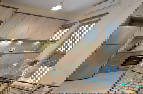 Foto 5 - Avia Blue Maisonette - Steps From the Sea